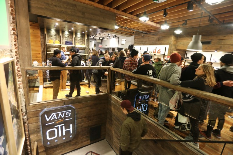 OTH X Vans X Tron-23